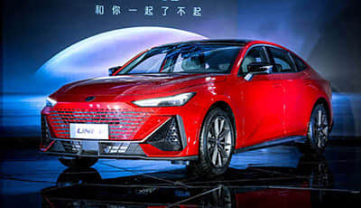 现代索纳塔，售价17.38万元，2.0T+8AT，配置丰富，适合家用