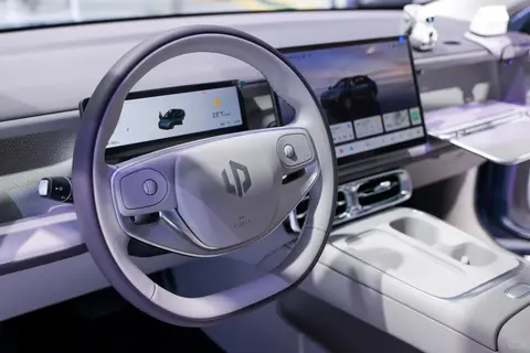 10 万级纯电闭眼选？零跑 B01 满配下放 家用无短板