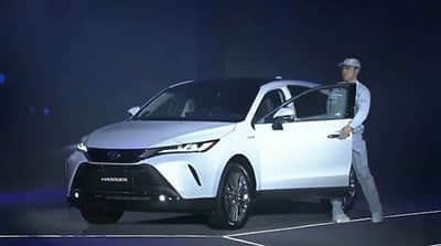 现代索纳塔，售价17.38万元，2.0T+8AT，配置丰富，适合家用