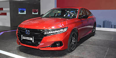 现代索纳塔，售价17.38万元，2.0T+8AT，配置丰富，适合家用