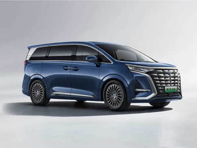 现代索纳塔，售价17.38万元，2.0T+8AT，配置丰富，适合家用